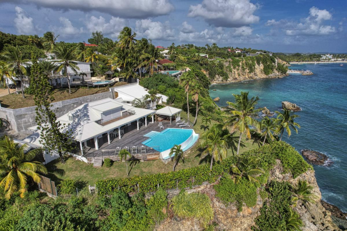 48.Location villa piscine Sainte Anne Guadeloupe_vue ensemble